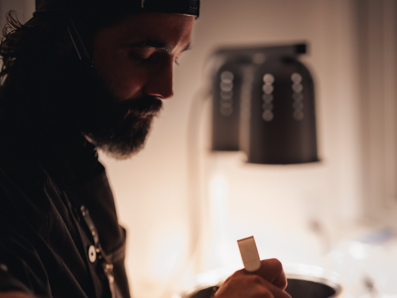 Chef du Râtelier cuisinant un plat raffiné à domicile